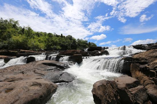 attraction-Tatai Waterfall 1.jpg